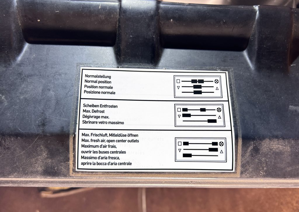 Porsche 911 Heated glove box